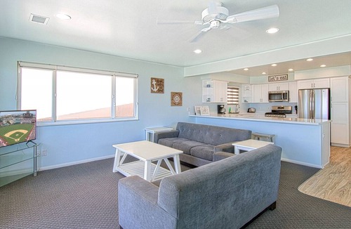West Newport Condo | A magnificent view awaits you as you enter.this upper unit is one-of-a-kind!