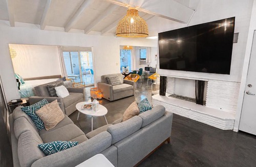 Tahquitz River Estates Hotel | A PLACE IN THE SUN Hotel - ADULTS ONLY Big Units, 24h Heated Pool & Spa in 1 Acre Park Prime Location, DOG Friendly, TOP Midcentury Modern Boutique Hotel