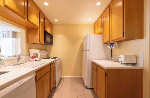 San Diego Country Estates Hotel | A Place You'll Surely Enjoy! 2 Relaxing Units, Free Parking, Full Kitchen!