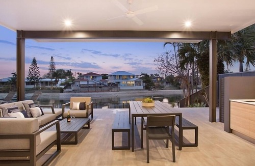 Broadbeach House | A precious gem - a vacation you deserve for a luxurious retreat.