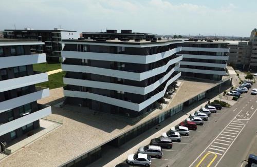 Aveiro Apartment | A Proa do Moliceiro BLANC Studios - Sunset City View