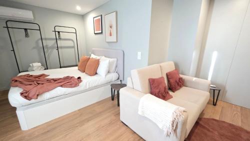 Aveiro Apartment | A Proa do Moliceiro BLANC Studios - Sunset City View