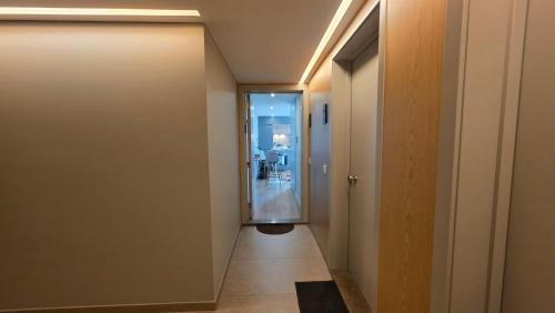 Aveiro Apartment | A Proa do Moliceiro BLANC Studios - Sunset City View