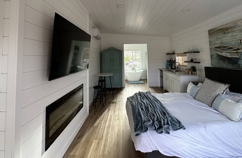 Springville Cabin | A Romantic Couple's Getaway