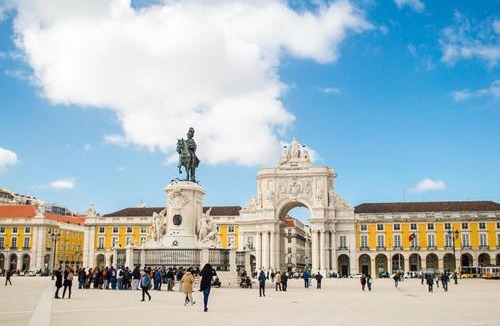 Cacilhas Apartment | A Saudade The best way to enjoy Lisbon
