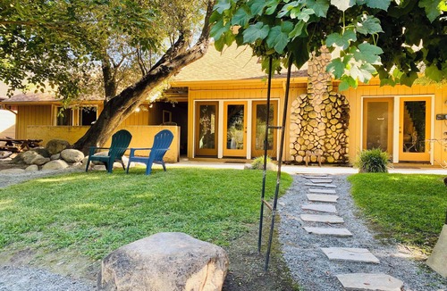 Three Rivers House | A unique and tranquil fully stocked home Sequoia National Park