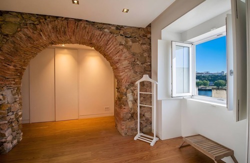 Coimbra City Centre Apartment | A Varanda do Tempo Apartment: Archaeology, History, Terrace & Wi-Fi in Central Coimbra
