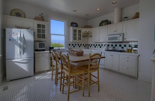 San Simeon House | A Victorian Lightkeepers House