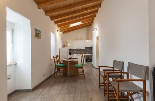 Espiche Apartment | A28 - Castela Street Townhouse in Espiche