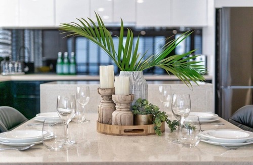 Gold Coast Apartment | Absolute Beachfront Apartment 3B Pool Spa