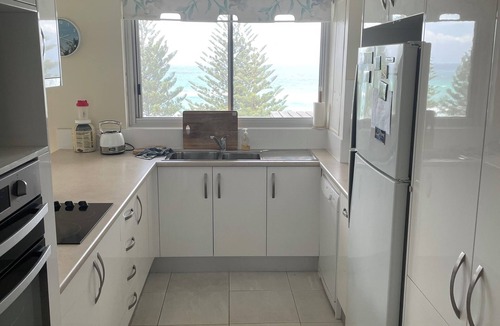 Miami Apartment | Absolute Beachfront Burleigh Heads. Large 2 bedroom 2 bath Apartment