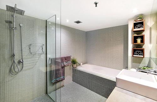 Surfers Paradise Apartment | Absolute Beachfront Apartment 3B Pool Spa