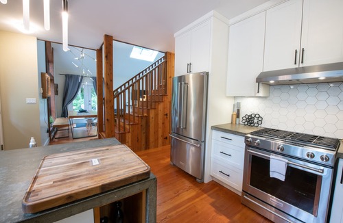 Tofino House | Across From Cox Bay with Hot Tub!