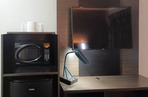 Raisin Apartment | ADA Full Bed|RI Shr|Smk