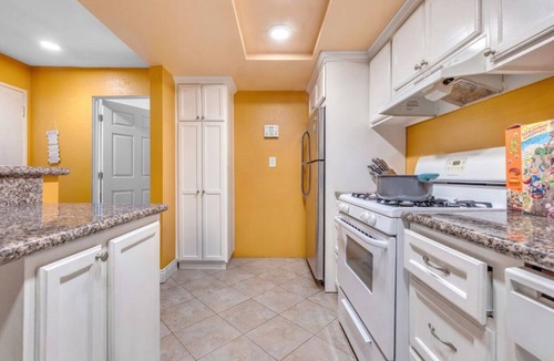 Inglewood Condo | Adorable 2-bedroom condo in Inglewood