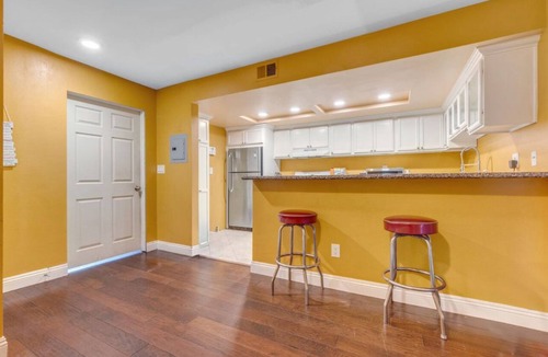 Inglewood Condo | Adorable 2-bedroom condo in Inglewood