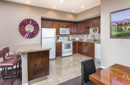 Terra Lago Hotel | After Coachella Fest Special - 2bd, 2bth, full kitchen sleeps 6 -Perfect!