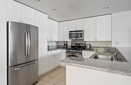 Central San Mateo Apartment | Airy San Mateo 1BR w/Clubhouse, Gym & W/D, nr Restaurants, by Blueground