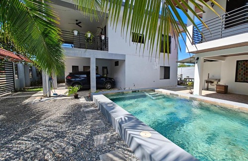 Uvita Hotel | AJ Suites - Modern Beach Apartments with Pool and Full Kitchen