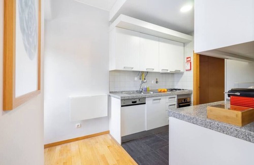 Linda-a-Velha Apartment | Ajuda 31 Premium Apartment | Elevator | Parking