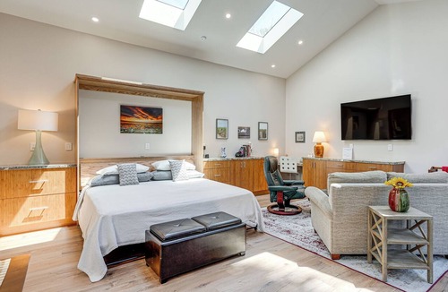 East End Apartment | Alameda Studio w/Patio: 3 Mi to Oakland Coliseum!