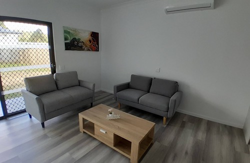 Redbank Plains House | Alawoona Retreat – Home in Redbank Plains Queensland, 3 bedrooms and 3 bathrooms