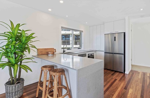 Mermaid Beach Apartment | Albatross Beachfront 3 Bedroom Apartment
