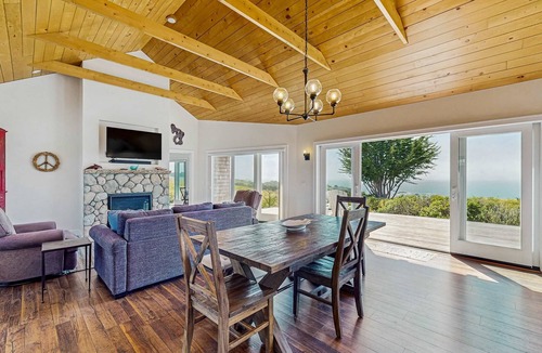 Albion House | Albion Ridge Overlook - Luxury & Modern