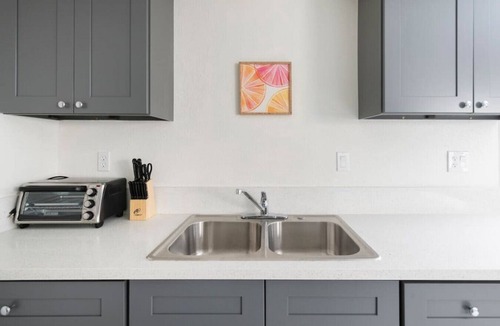 Alhambra Apartment | Alhambra close to Main St. 2BR 2BA Apt king bed +EV Charger