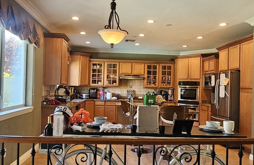 Bard Bed & Breakfast | All the amenities You could ask for and minutes from strip with pool and spa!