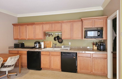 Bard Bed & Breakfast | All the amenities You could ask for and minutes from strip with pool and spa!