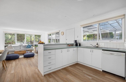 Rye House | Allure Beach House, Rye - Tranquil retreat with heated outdoor spa, close to beach