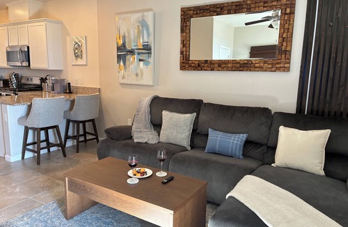 Sparks Condo | Alpenglow: Townhome 2Kings & 2full ba, Mt. Rose & Reno City Views - Close to All