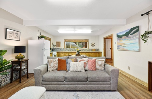 Mineral Ski Chalet | Alpine Chalet on 2 Acres + EV Chgr + Starlink + 10 min from Lassen National Park