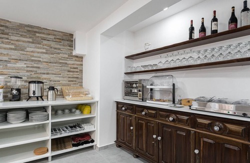 Mangualde Apartment | ALTIDO Family unit w/ Gym & Communal pool