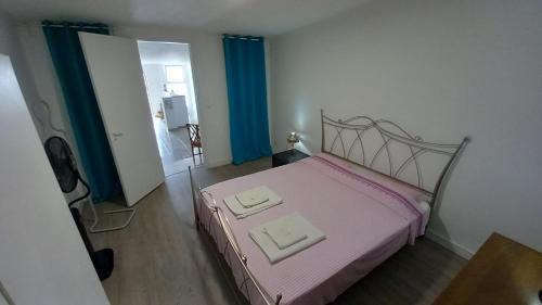 Alcantara House | Alvito Guest House - Comfortable room with private bathroom