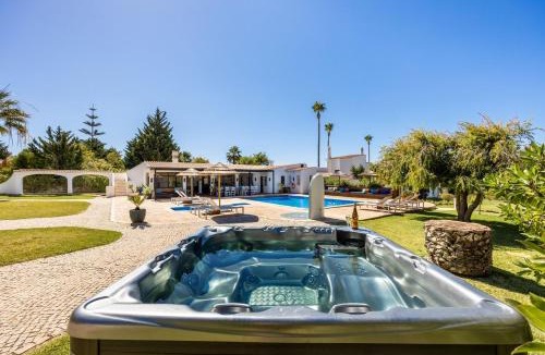 Mato Serrao Villa | Amazing Carvoeiro Villa Villa Carvoeiro Grande 16 Bedrooms Private Pool