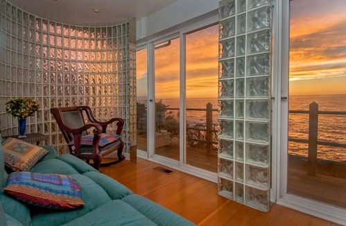 Montara House | Amazing oceanfront 3 Bedroom/2 Bathroom home for 30 day or more rental