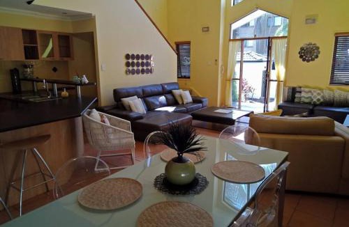 Labrador Villa | Amazing Perfect Family Home - GC Beach location
