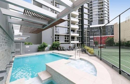 Brisbane Central Business District Apartment | Amazing River View - 3 Bedroom Apartment - Brisbane CBD - Netflix - Fast Wifi - Carpark