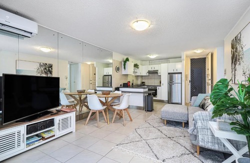 Surfers Paradise Apartment | Amazing Water Views Surfers Paradise