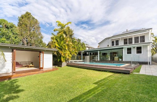 Samford Village House | Ananda House - Full Estate l Pool & Infrared Sauna l 2 mins Walk to Village