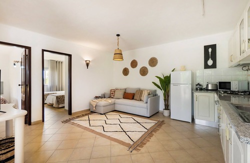 Vale de Parra Apartment | Andorinha OCV | Peaceful Retreat, Pool & Garden