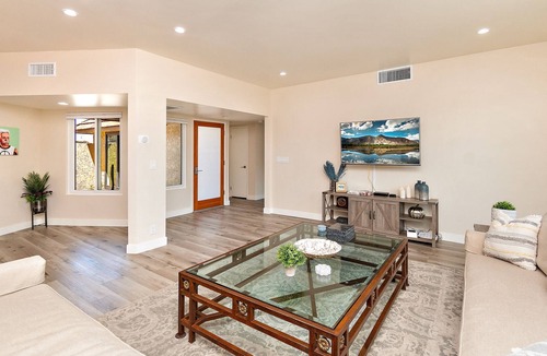Cathedral City House | Angels Care: Communal Pool, Golf Views, Pet Friendly!