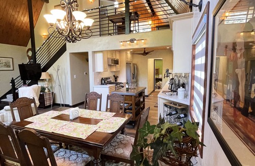 Pine Mountain Club Cabin | Animal Crossing Retreat - Luxurious Elegant Cabin, Sleeps 10