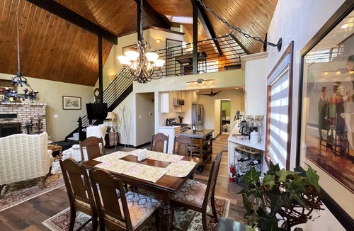 Pine Mountain Club Cabin | Animal Crossing Retreat - Luxurious Elegant Cabin, Sleeps 10