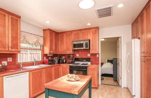 Edgewood Park House | Anita’s Guest House Great For Business
