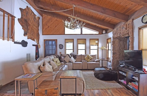 Tahoe Paradise House | Apache Pines - Large economy chalet in the pines