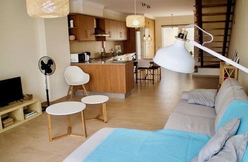 Algoz Condo | Apartamento Duplex, Amplo e Moderno, com Todas as Comodidades a 10 min da Praia