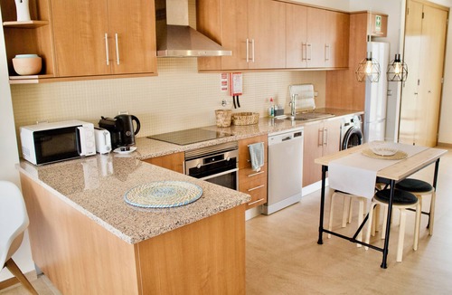 Algoz Condo | Apartamento Duplex, Amplo e Moderno, com Todas as Comodidades a 10 min da Praia